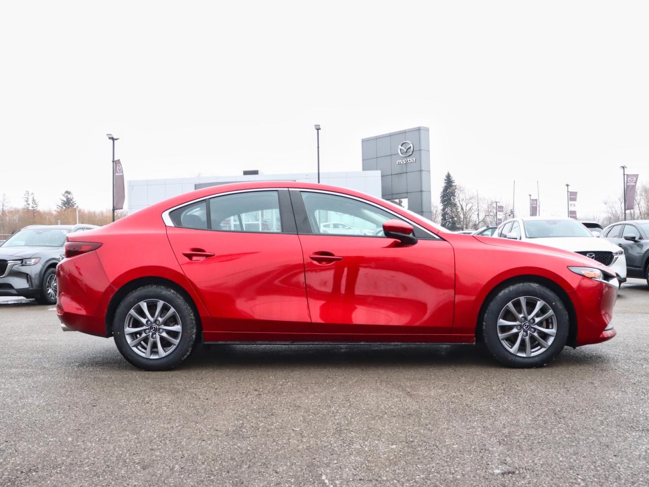 2022 Mazda MAZDA3 GS Photo2