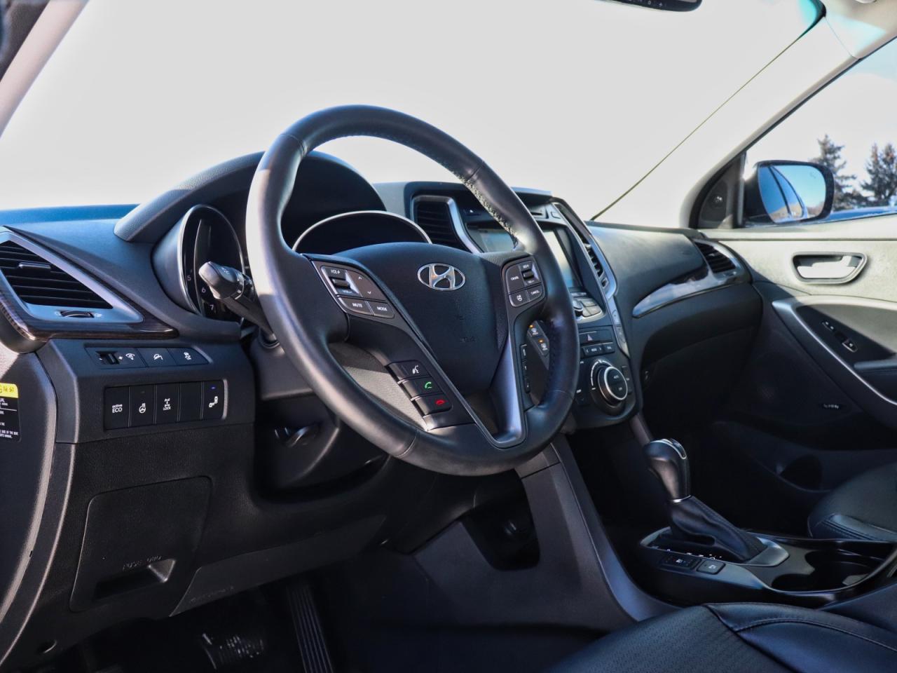 2016 Hyundai Santa Fe LIMITED Photo