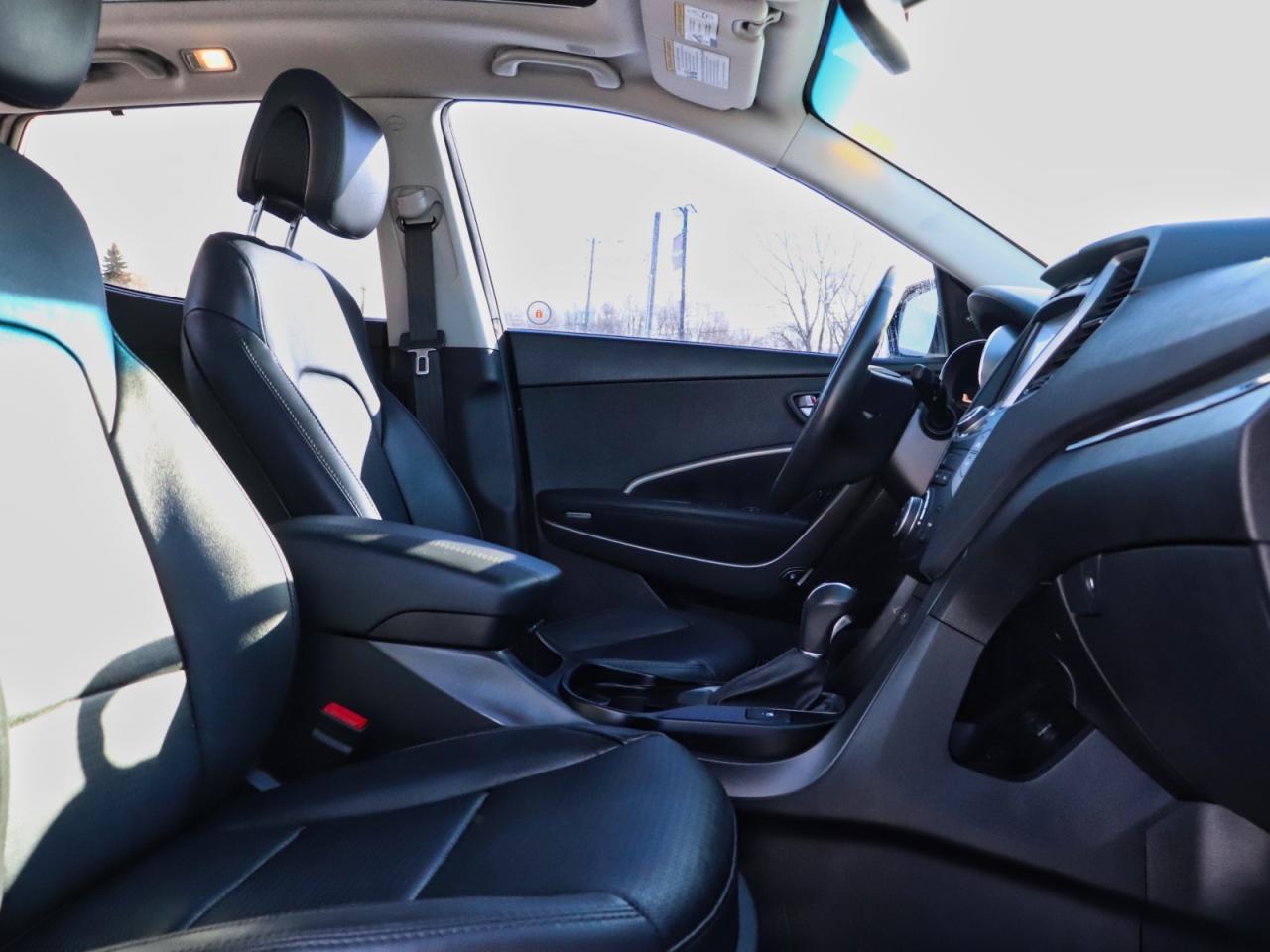 2016 Hyundai Santa Fe LIMITED Photo