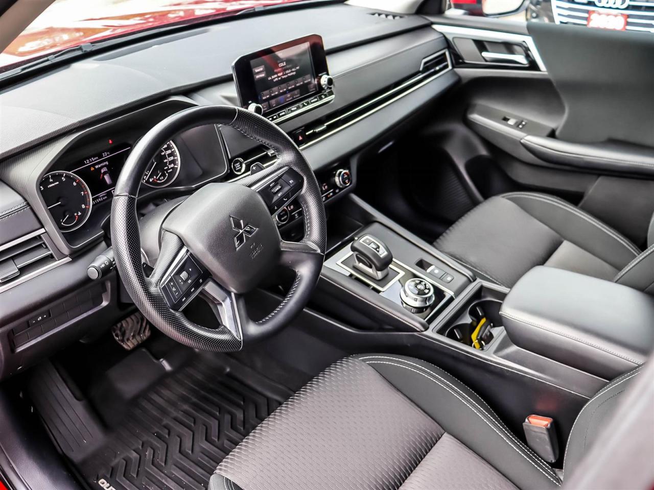 2022 Mitsubishi Outlander ES S-AWC Photo