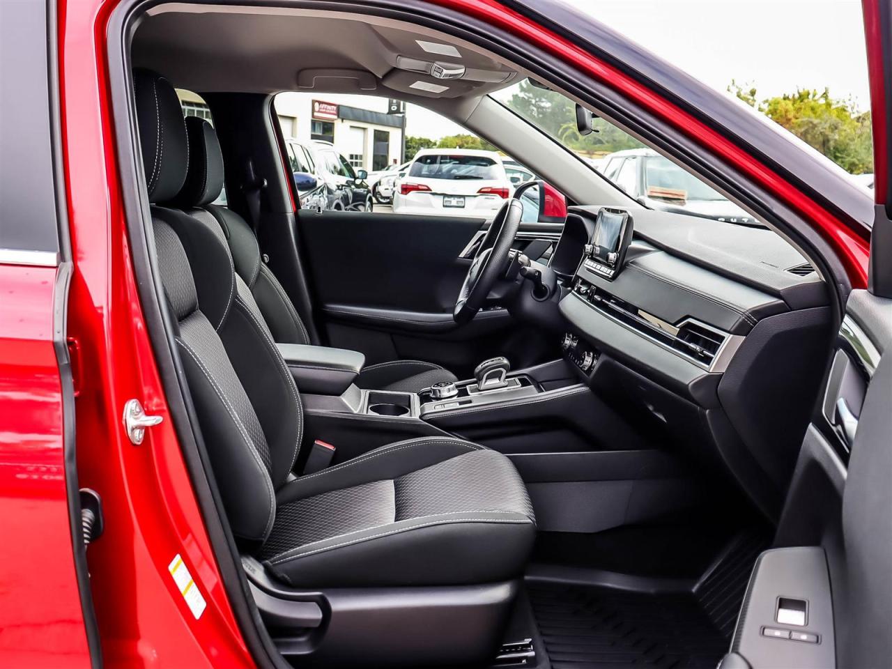 2022 Mitsubishi Outlander ES S-AWC Photo