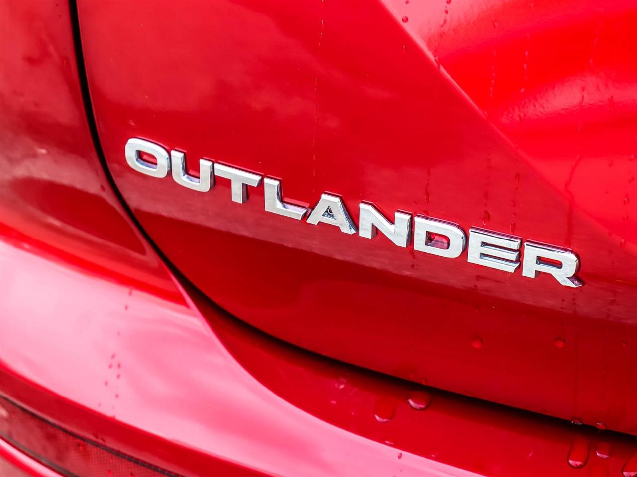 2022 Mitsubishi Outlander ES S-AWC Photo