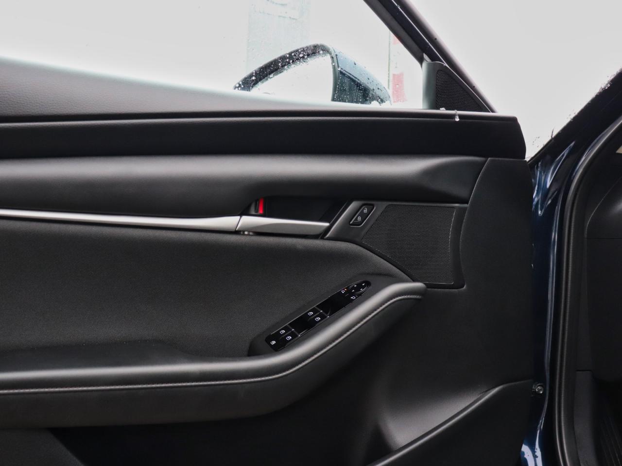 2025 Mazda MAZDA3 GS Photo