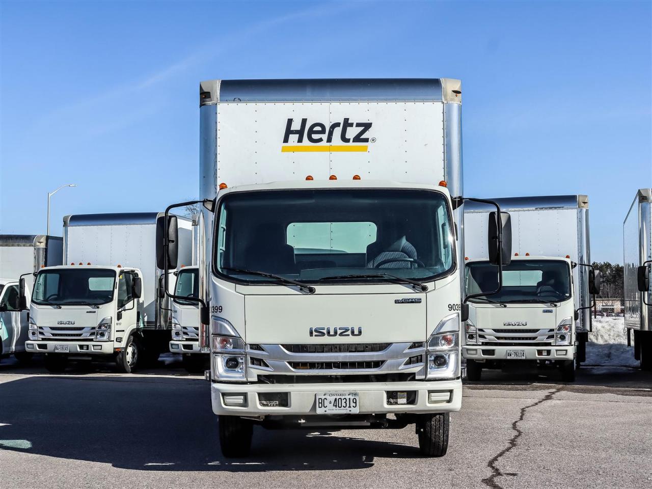 2024 Isuzu NPR 20' box with lift Photo