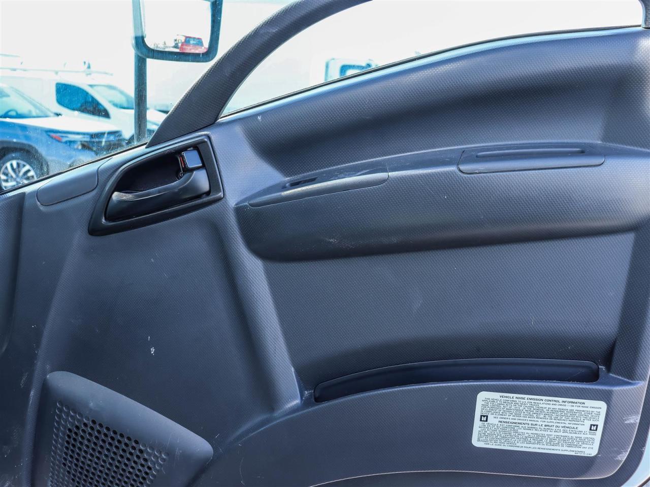 2024 Isuzu NPR 20' box with lift Photo