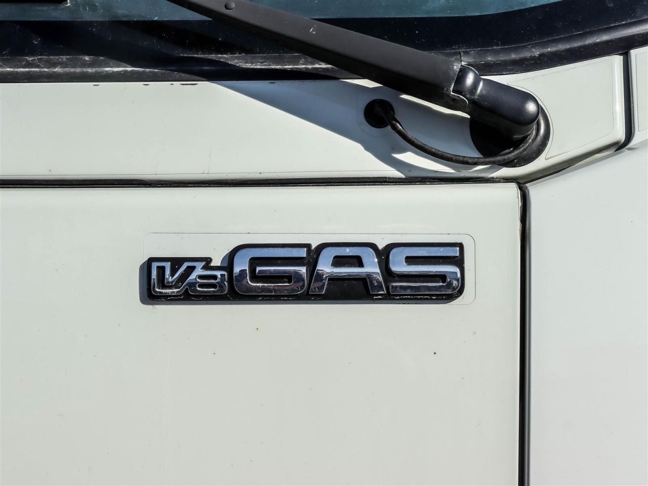 2024 Isuzu NPR 20' box with lift Photo