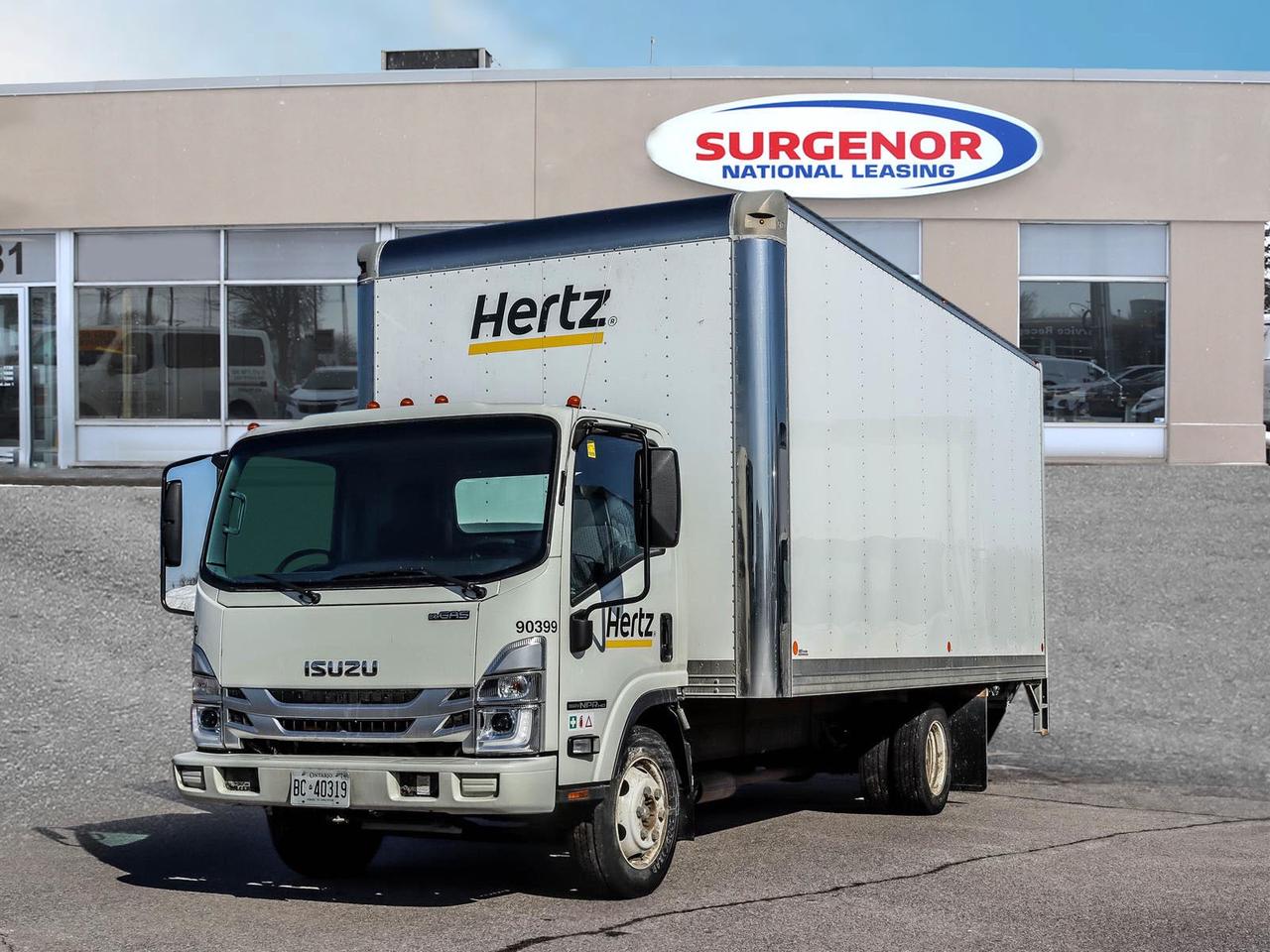 2024 Isuzu NPR 20' box with lift Photo