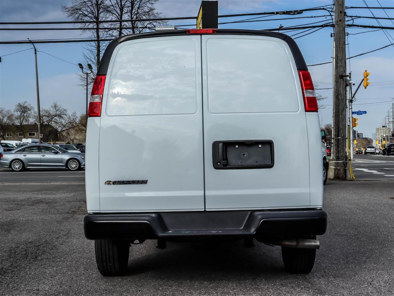 2024 Chevrolet Express 1 Ton Photo