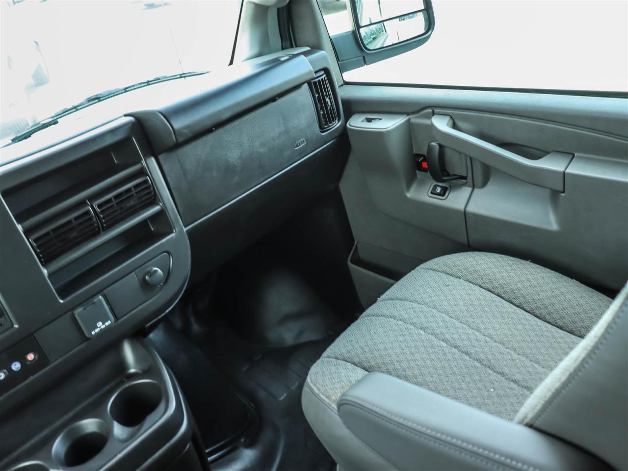 2024 Chevrolet Express 1 Ton Photo