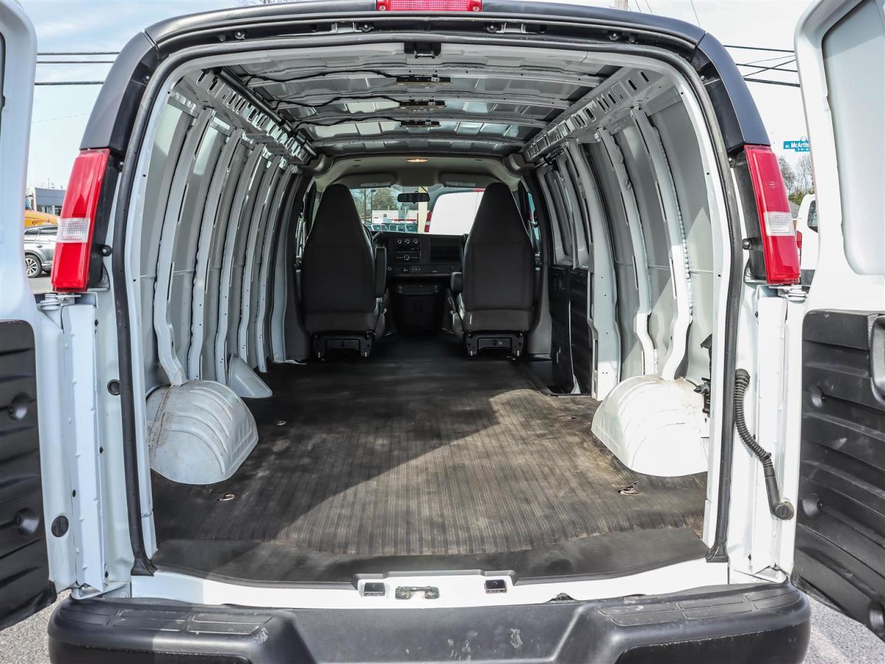 2024 Chevrolet Express 1 Ton Photo