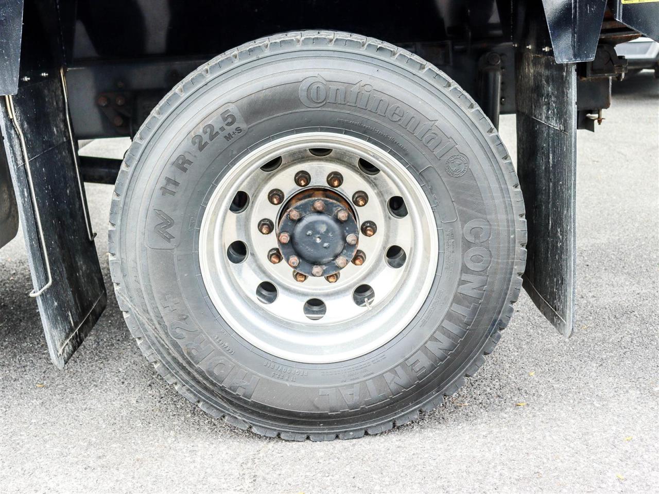 2022 Isuzu FVR - Photo