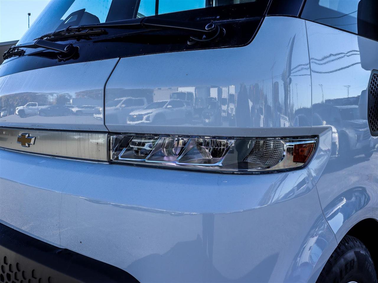 2025 Chevrolet BRIGHTDROP 600 AWD low range LEASE only Photo