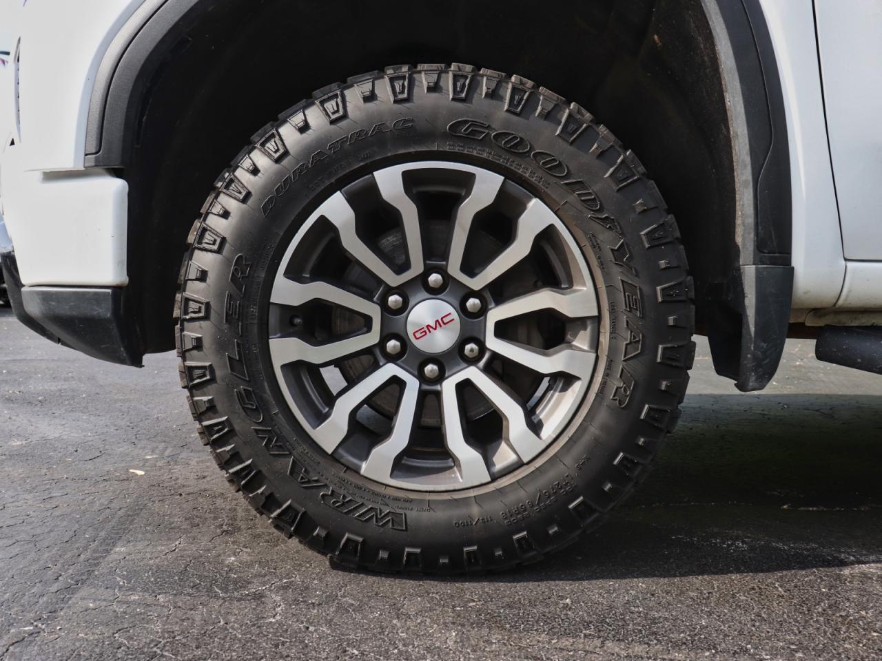 2023 GMC Sierra 1500 AT4 CREW CAB 4WD Photo