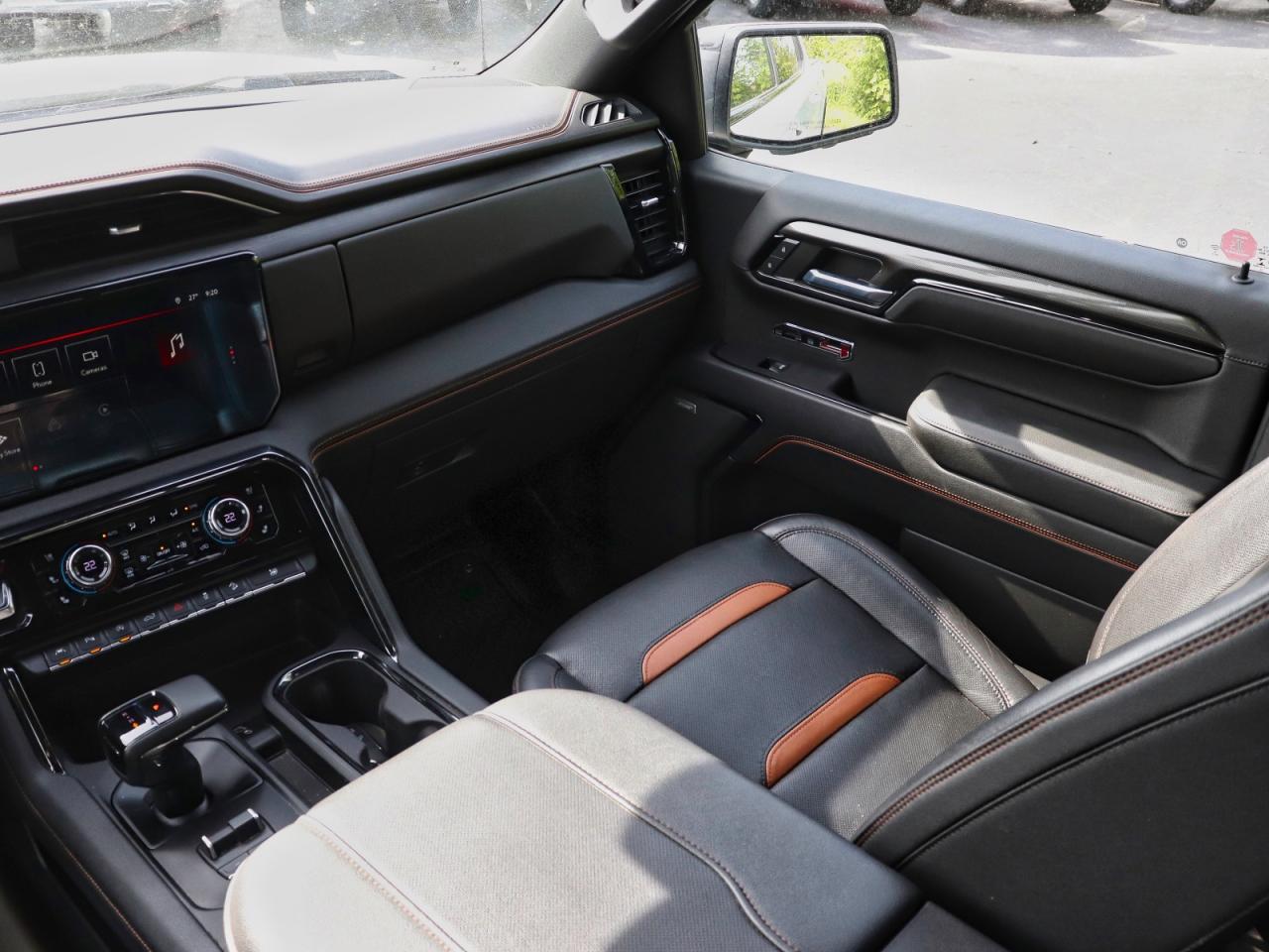 2023 GMC Sierra 1500 AT4 CREW CAB 4WD Photo