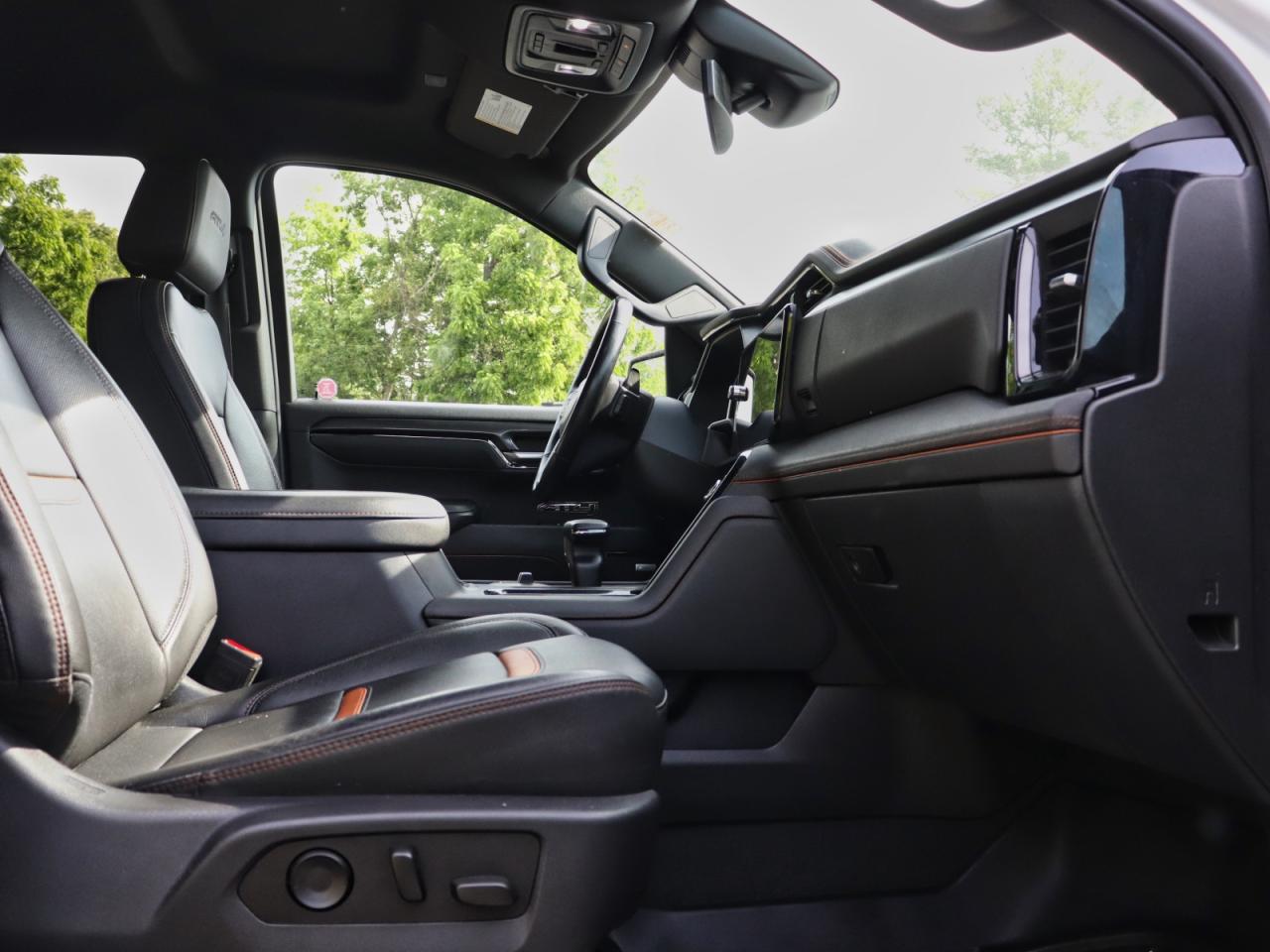 2023 GMC Sierra 1500 AT4 CREW CAB 4WD Photo