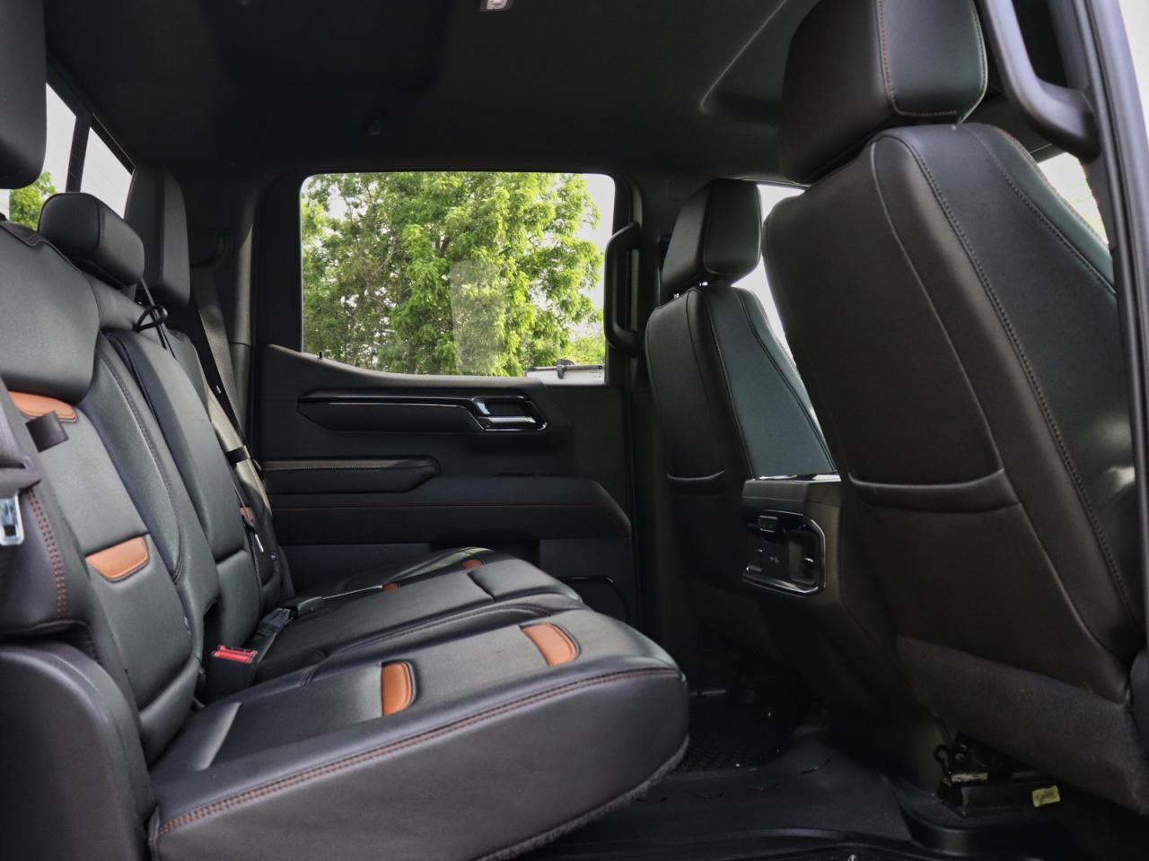 2023 GMC Sierra 1500 AT4 CREW CAB 4WD Photo