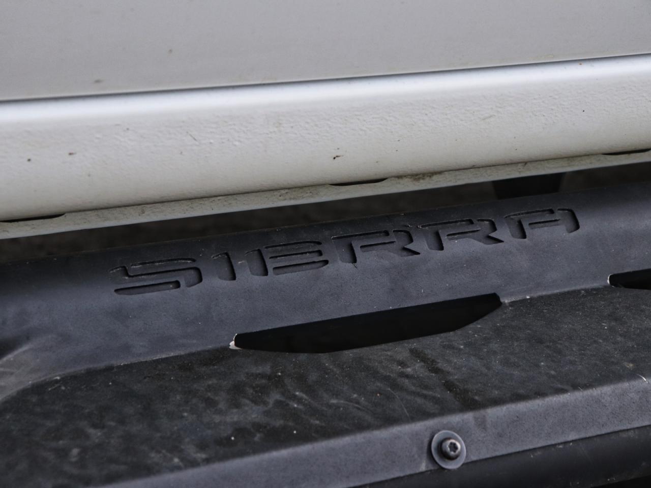 2023 GMC Sierra 1500 AT4 CREW CAB 4WD Photo