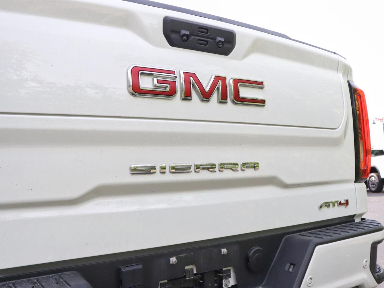 2023 GMC Sierra 1500 AT4 CREW CAB 4WD Photo