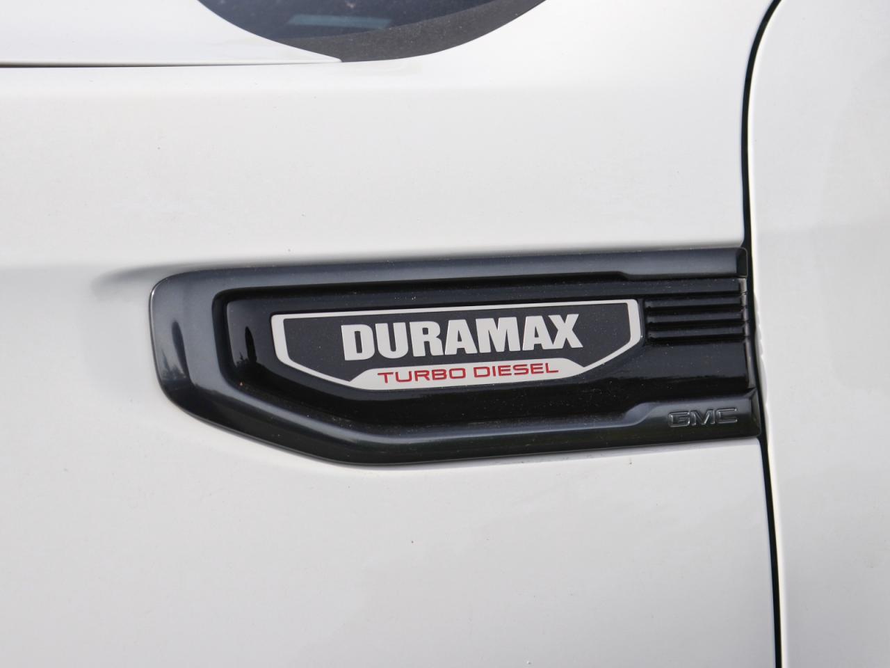 2023 GMC Sierra 1500 AT4 CREW CAB 4WD Photo