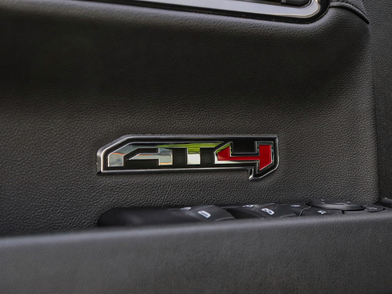 2023 GMC Sierra 1500 AT4 CREW CAB 4WD Photo