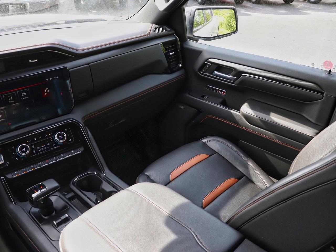 2023 GMC Sierra 1500 AT4 CREW CAB 4WD Photo