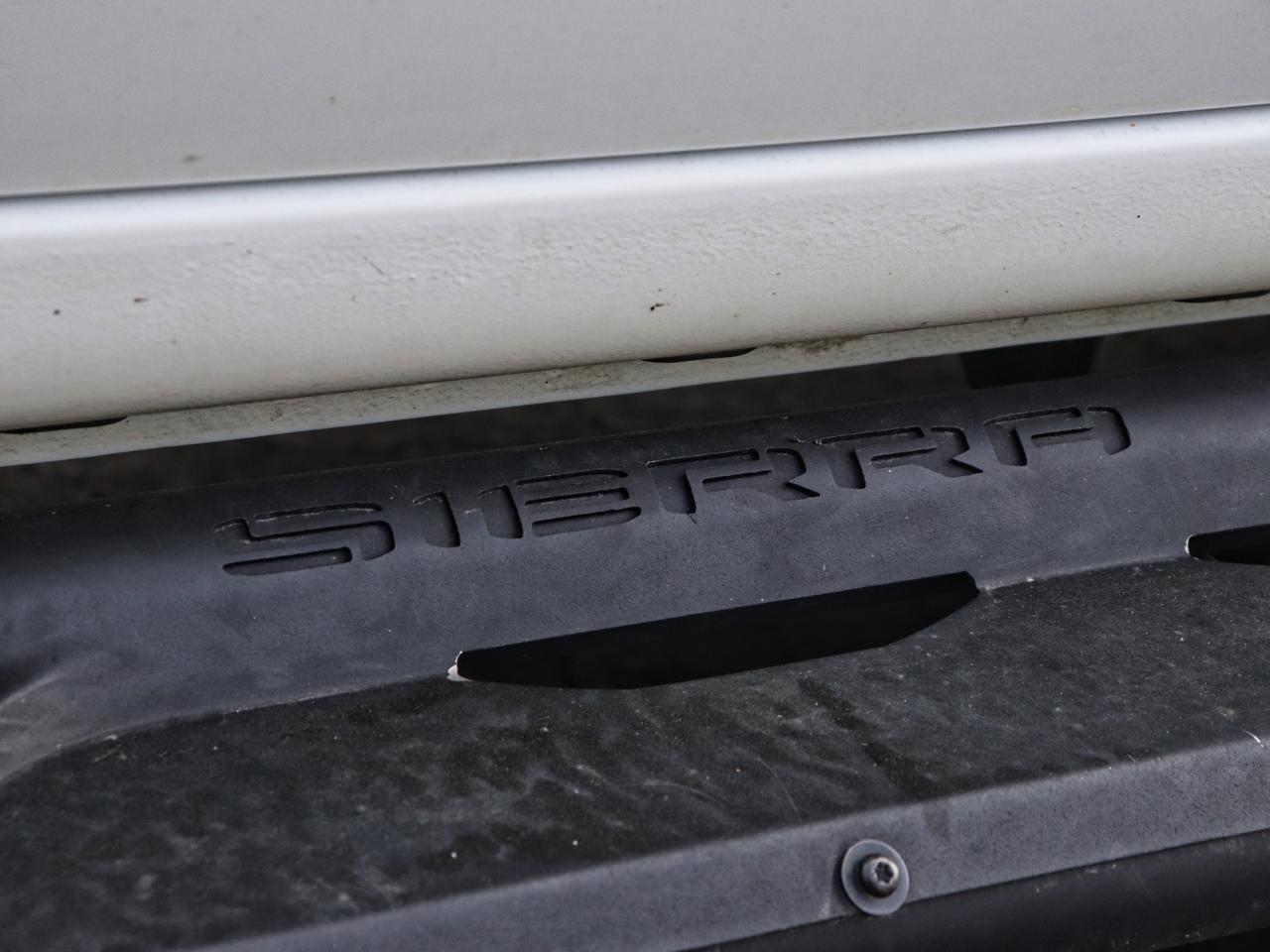 2023 GMC Sierra 1500 AT4 CREW CAB 4WD Photo