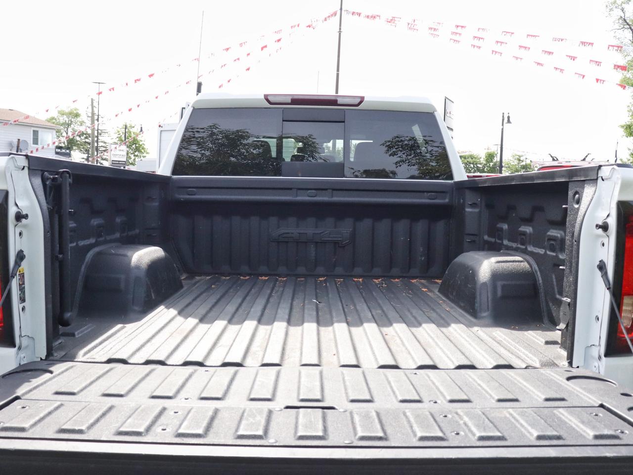 2023 GMC Sierra 1500 AT4 CREW CAB 4WD Photo