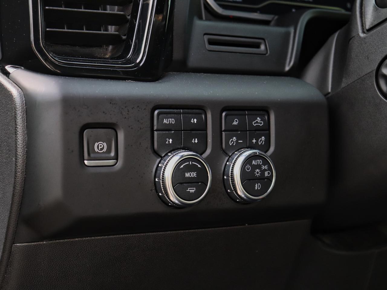 2023 GMC Sierra 1500 AT4 CREW CAB 4WD Photo