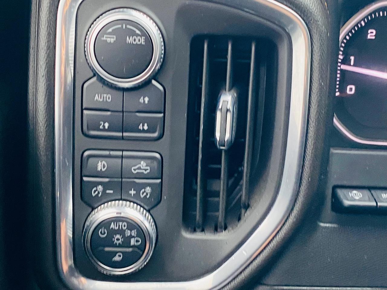2022 GMC Sierra 2500 AT4 Photo