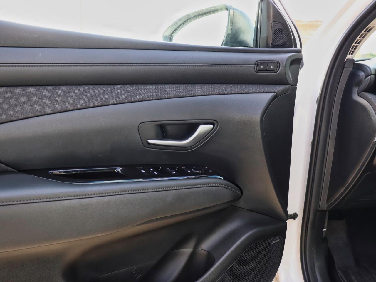 2025 Hyundai Tucson Hybrid Ultimate - Leather | Sunroof | No Accidents! Photo