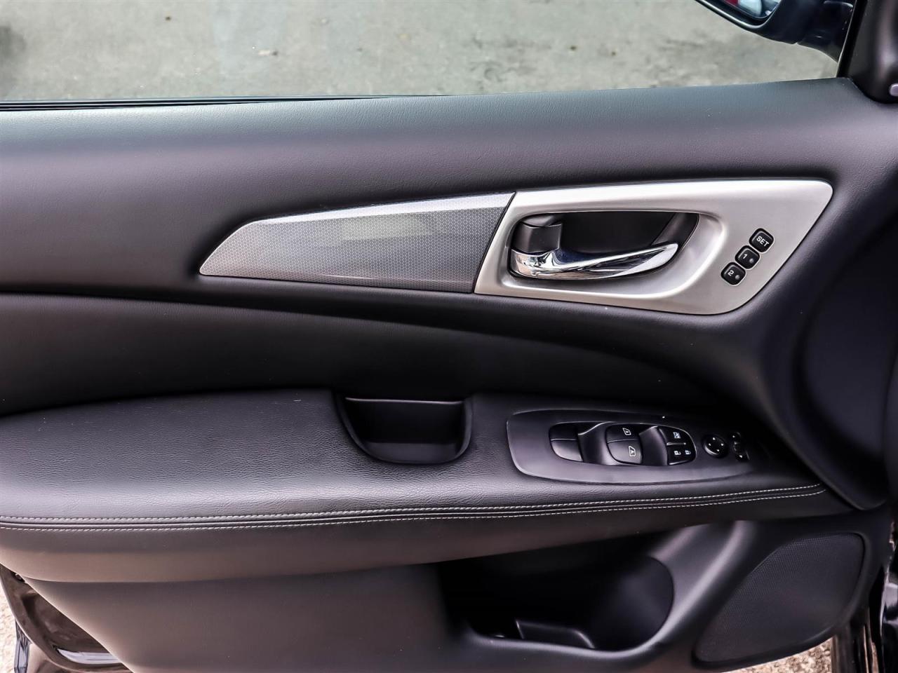 2018 Nissan Pathfinder Midnight Edition V6 4x4 at Photo