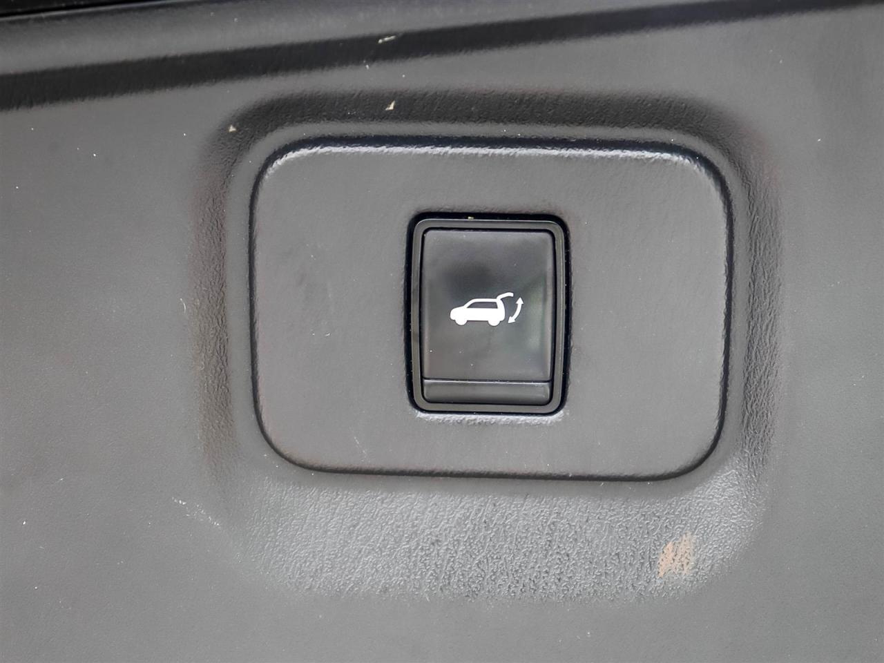 2018 Nissan Pathfinder Midnight Edition V6 4x4 at Photo