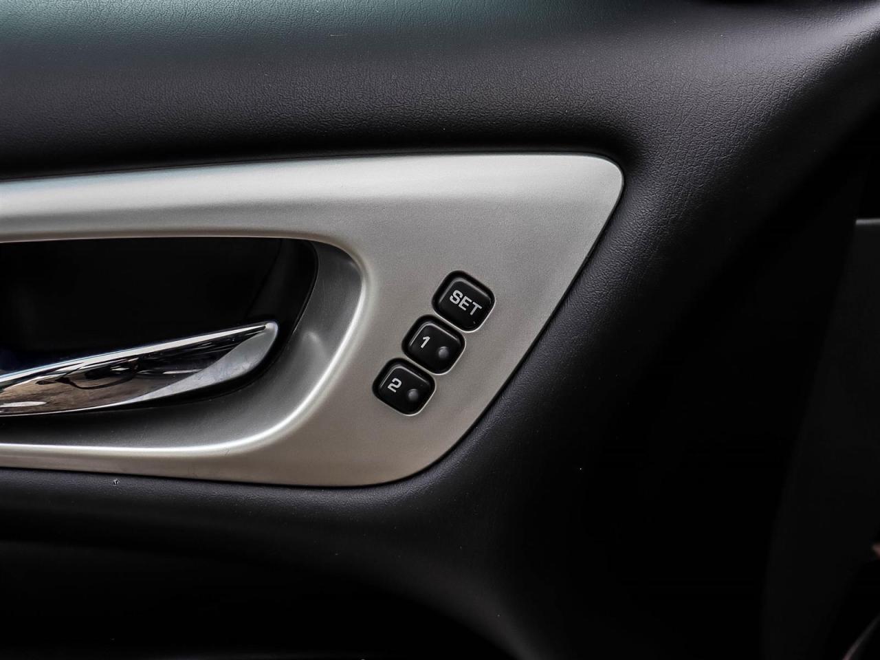 2018 Nissan Pathfinder Midnight Edition V6 4x4 at Photo