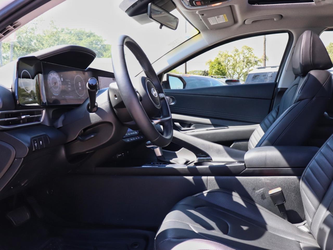 2025 Hyundai Elantra Luxury Photo