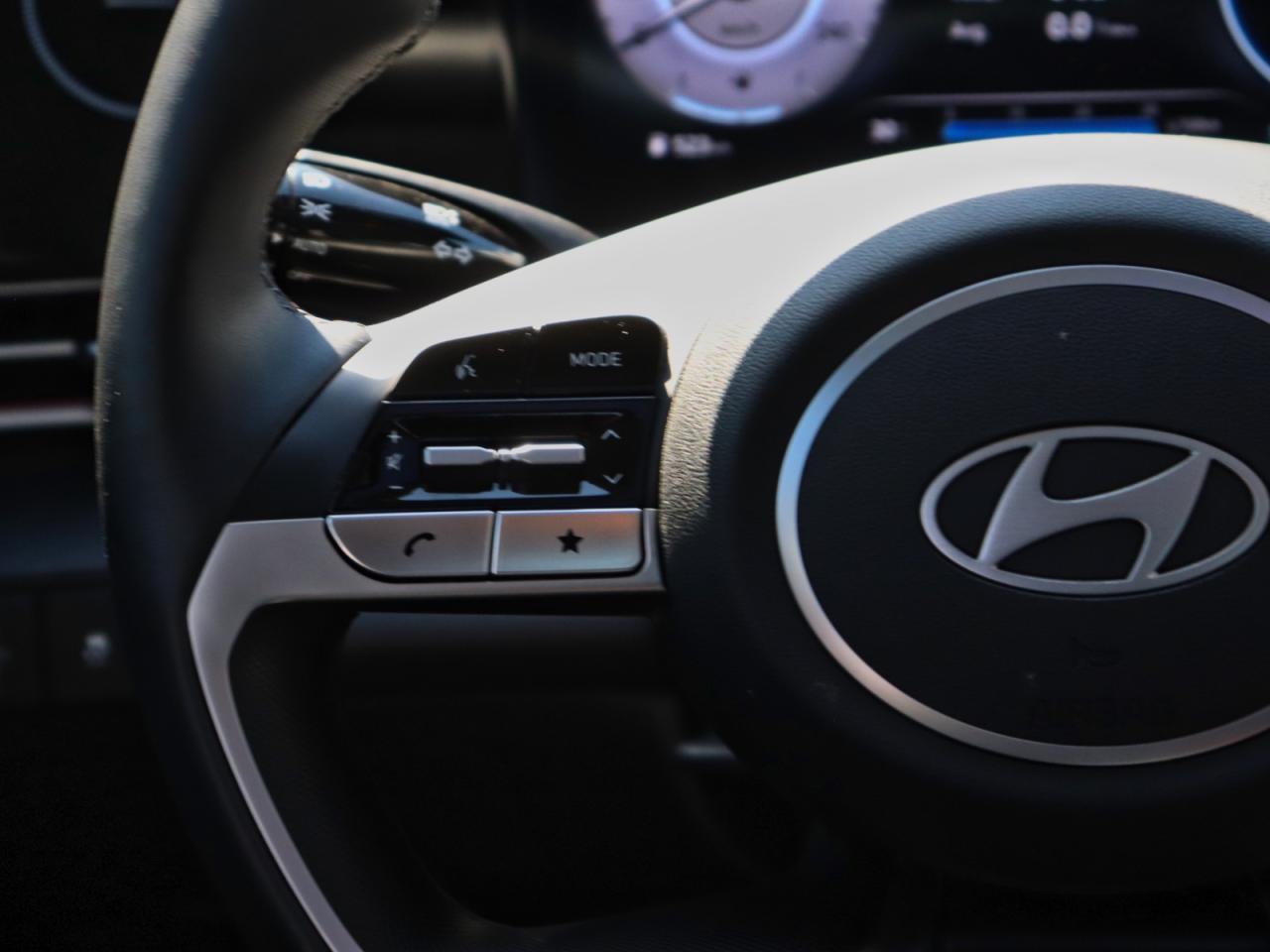 2025 Hyundai Elantra Luxury Photo