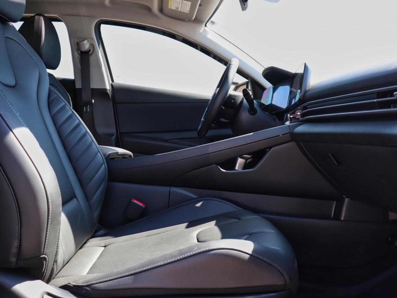 2025 Hyundai Elantra Luxury Photo