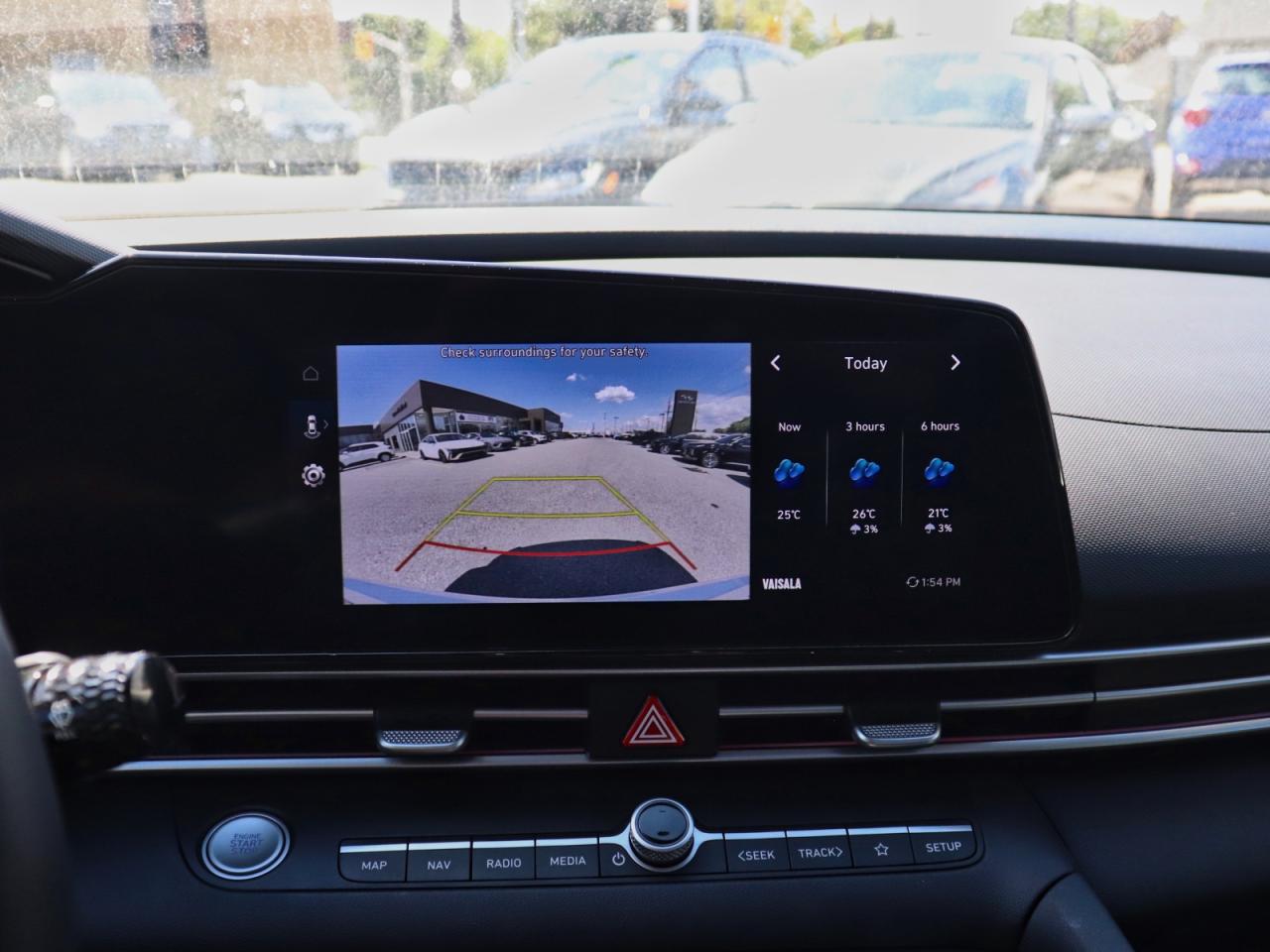 2025 Hyundai Elantra Luxury Photo