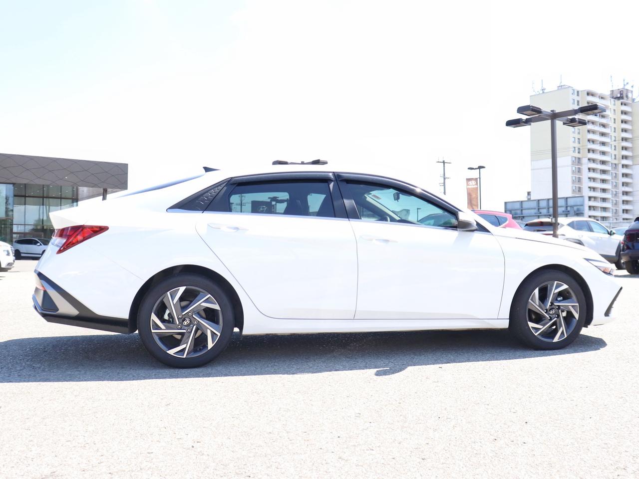 2025 Hyundai Elantra Luxury Photo