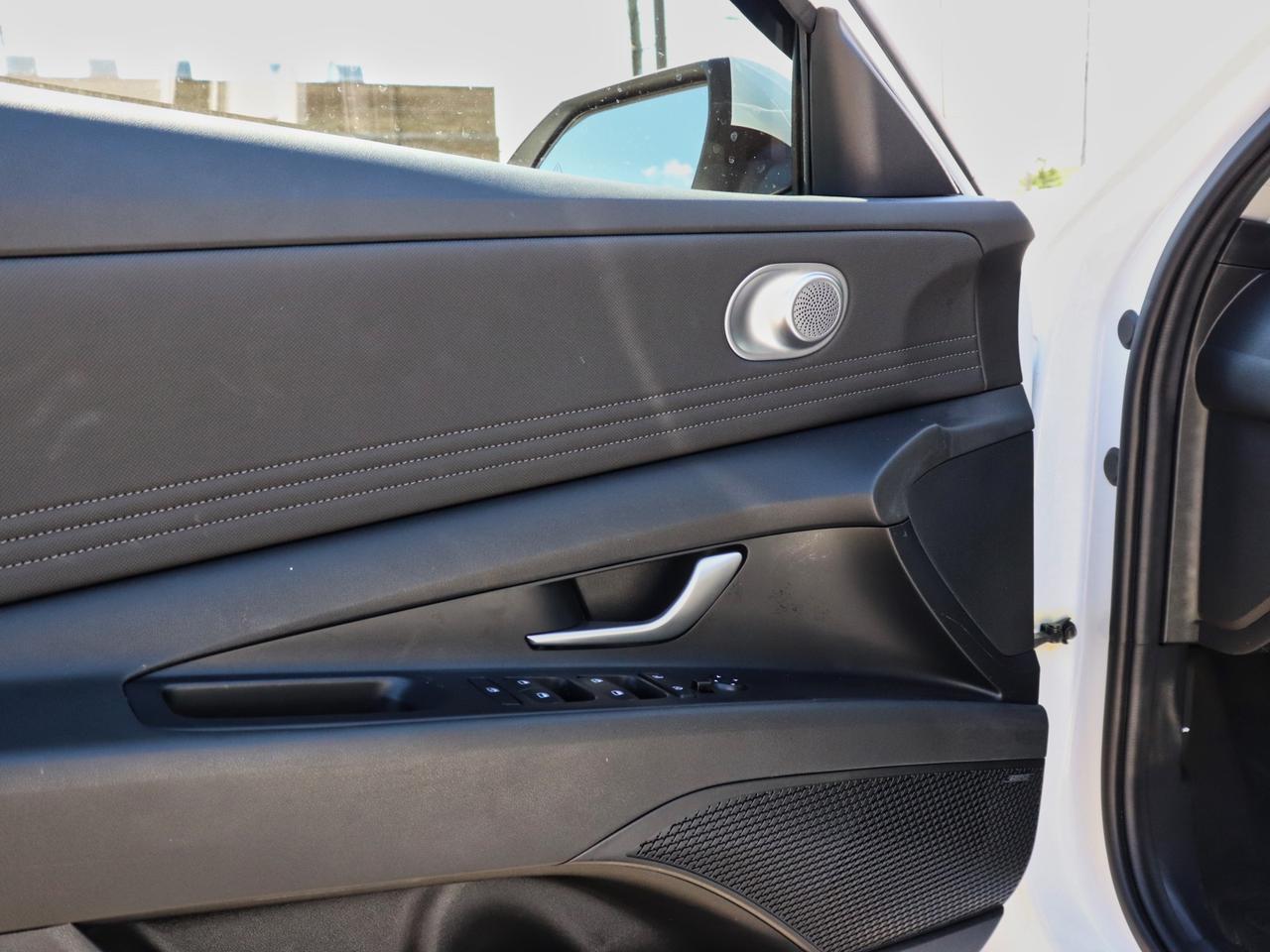 2025 Hyundai Elantra Luxury Photo