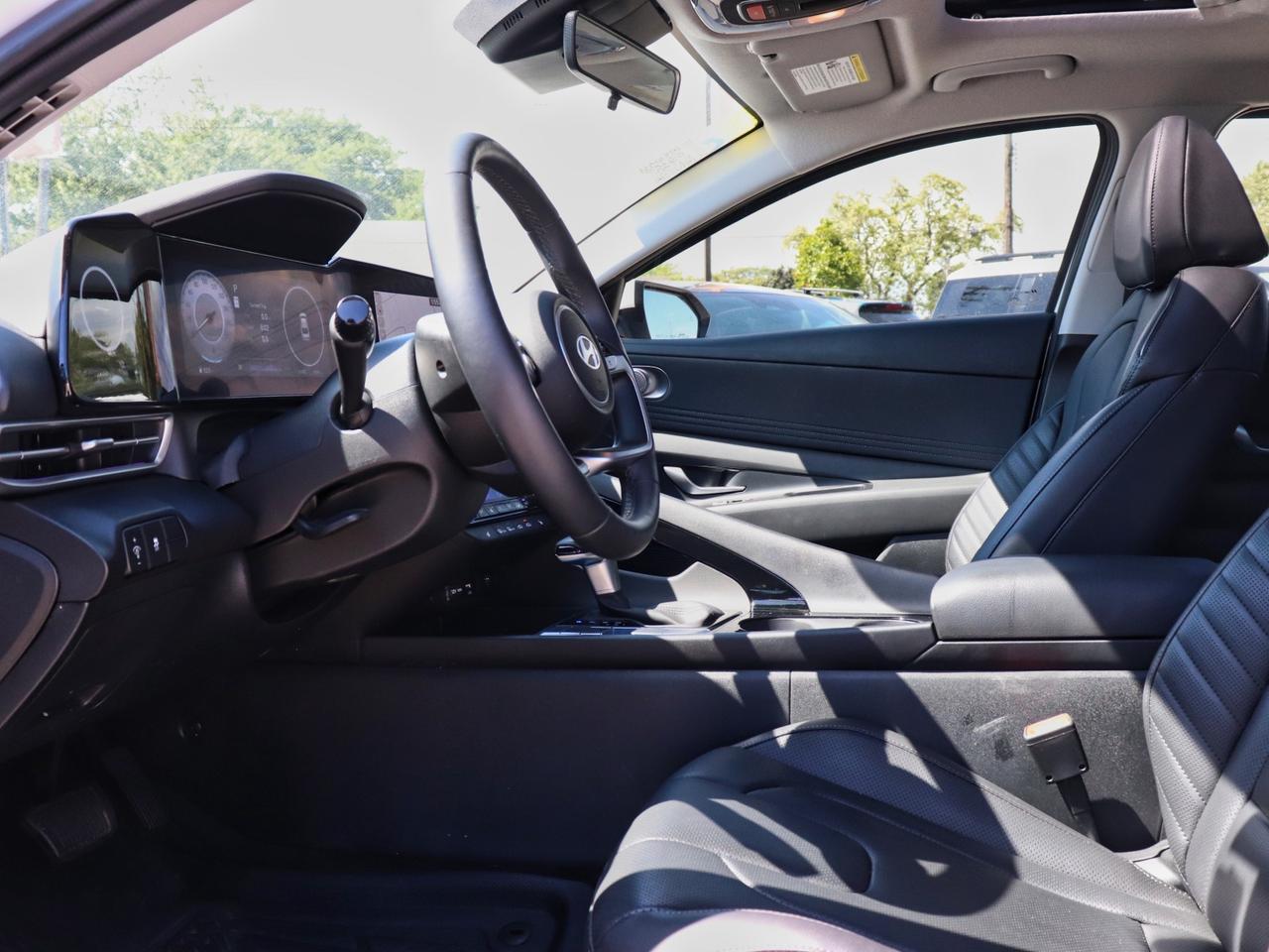 2025 Hyundai Elantra Luxury Photo