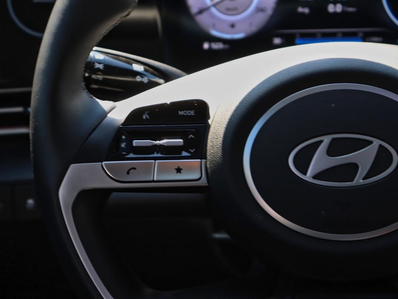 2025 Hyundai Elantra Luxury Photo