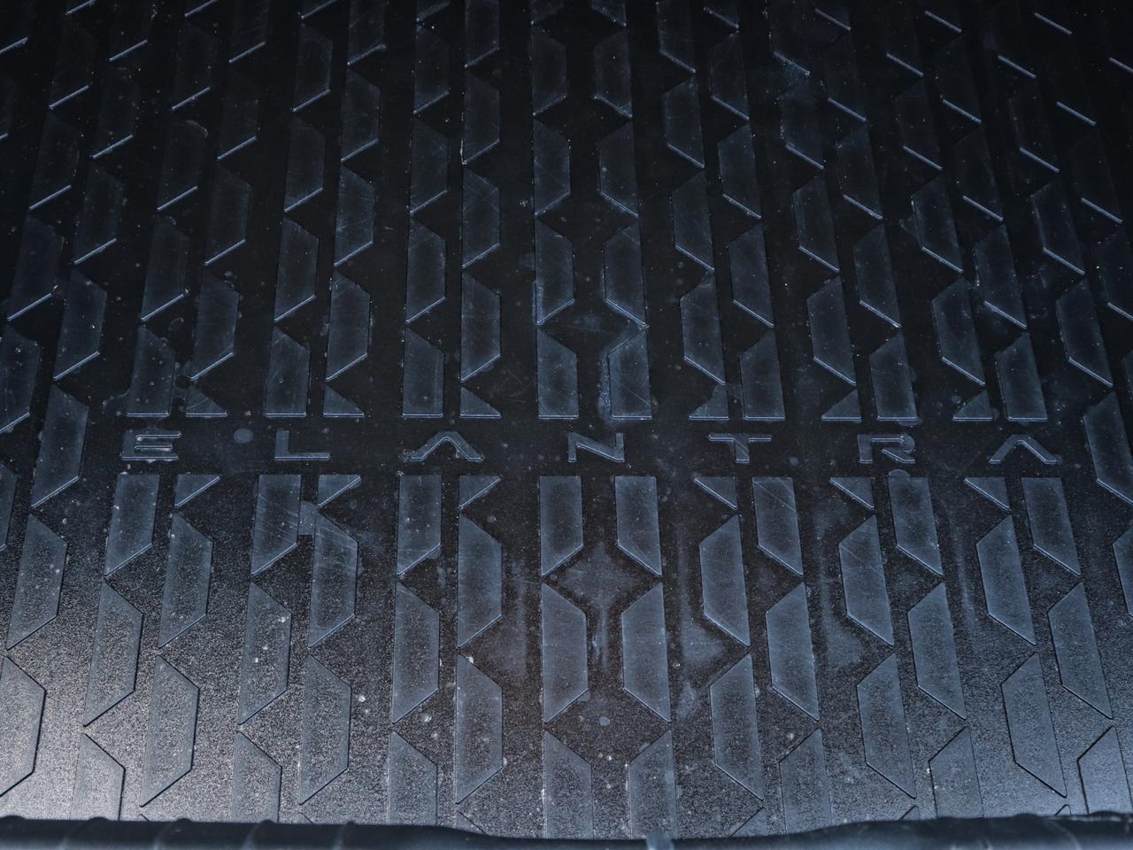 2025 Hyundai Elantra Luxury Photo