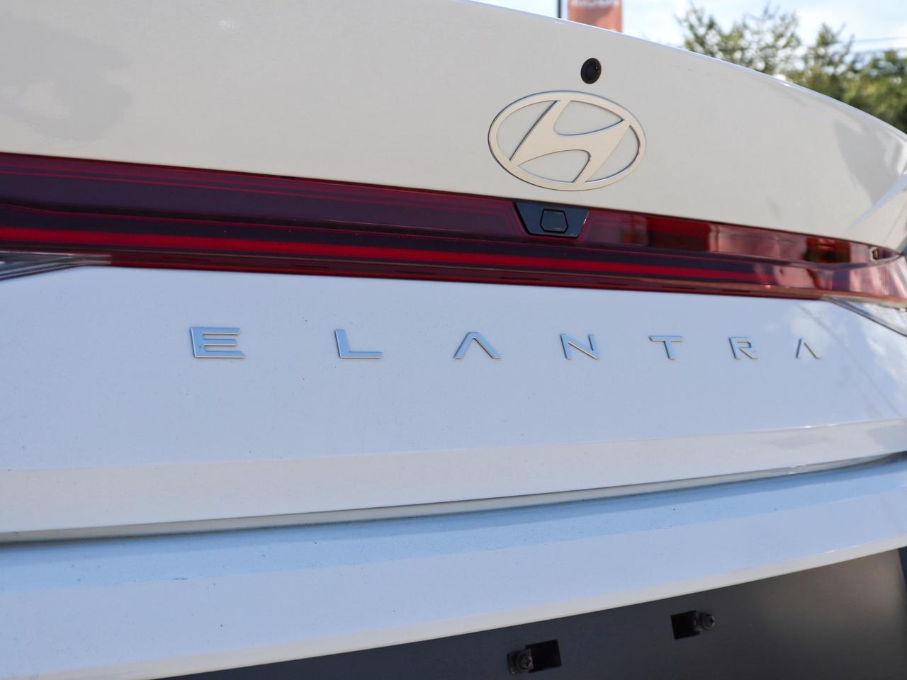 2025 Hyundai Elantra Luxury Photo