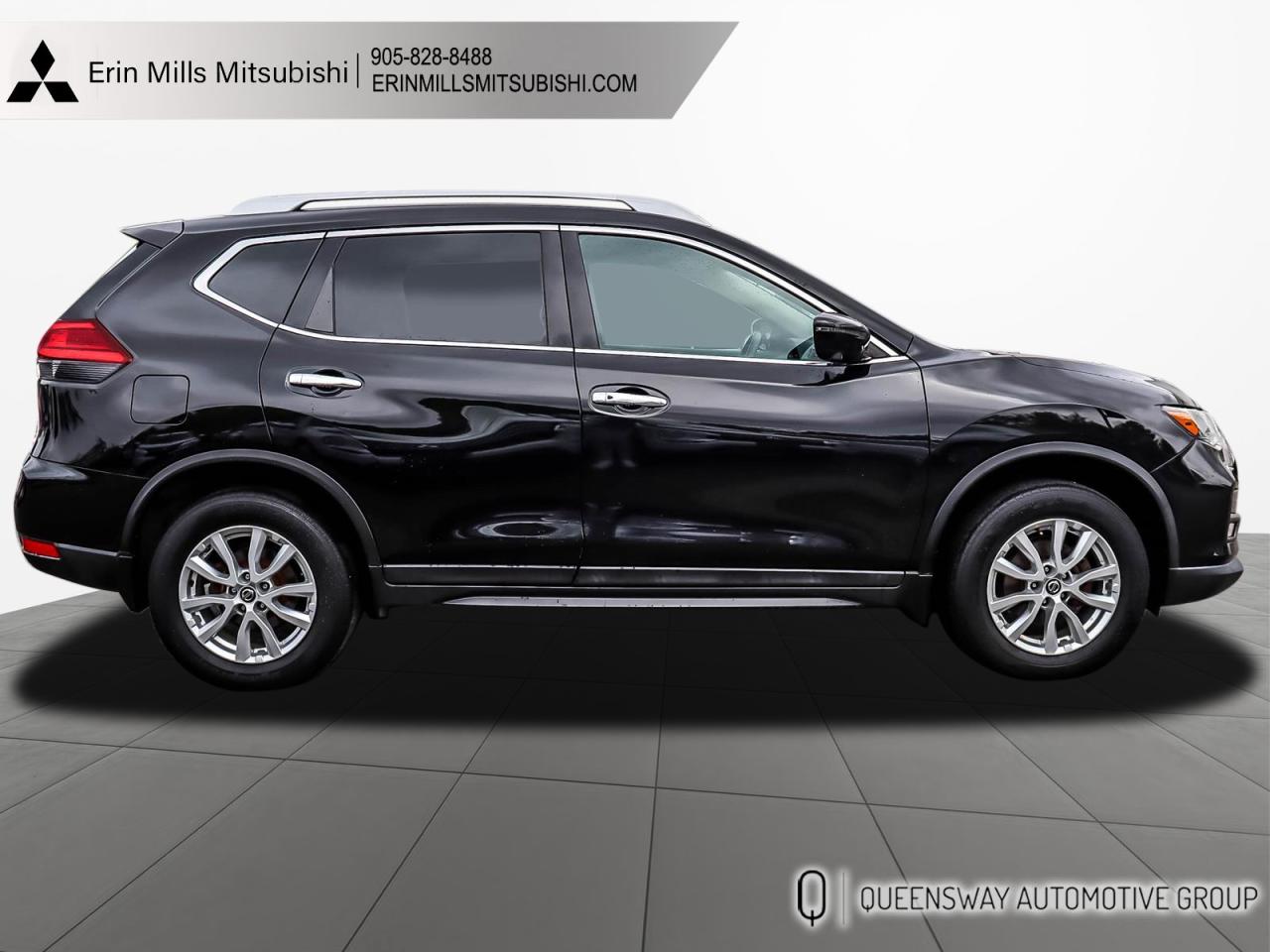 2017 Nissan Rogue SV AWD CVT Photo2