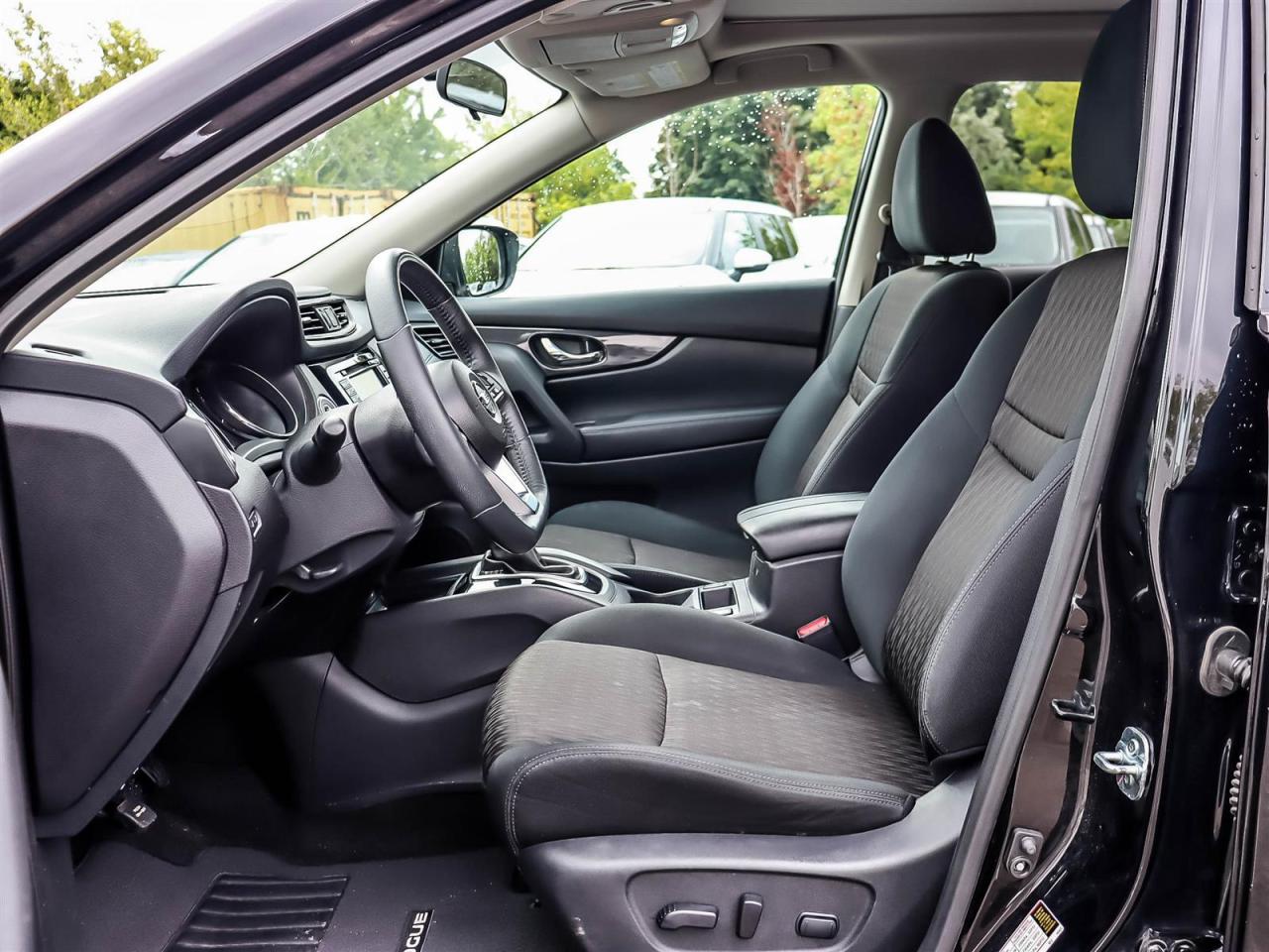 2017 Nissan Rogue SV AWD CVT Photo