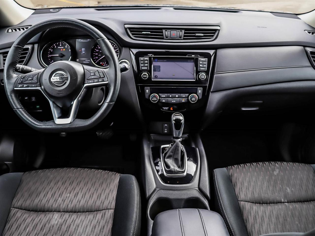 2017 Nissan Rogue SV AWD CVT Photo