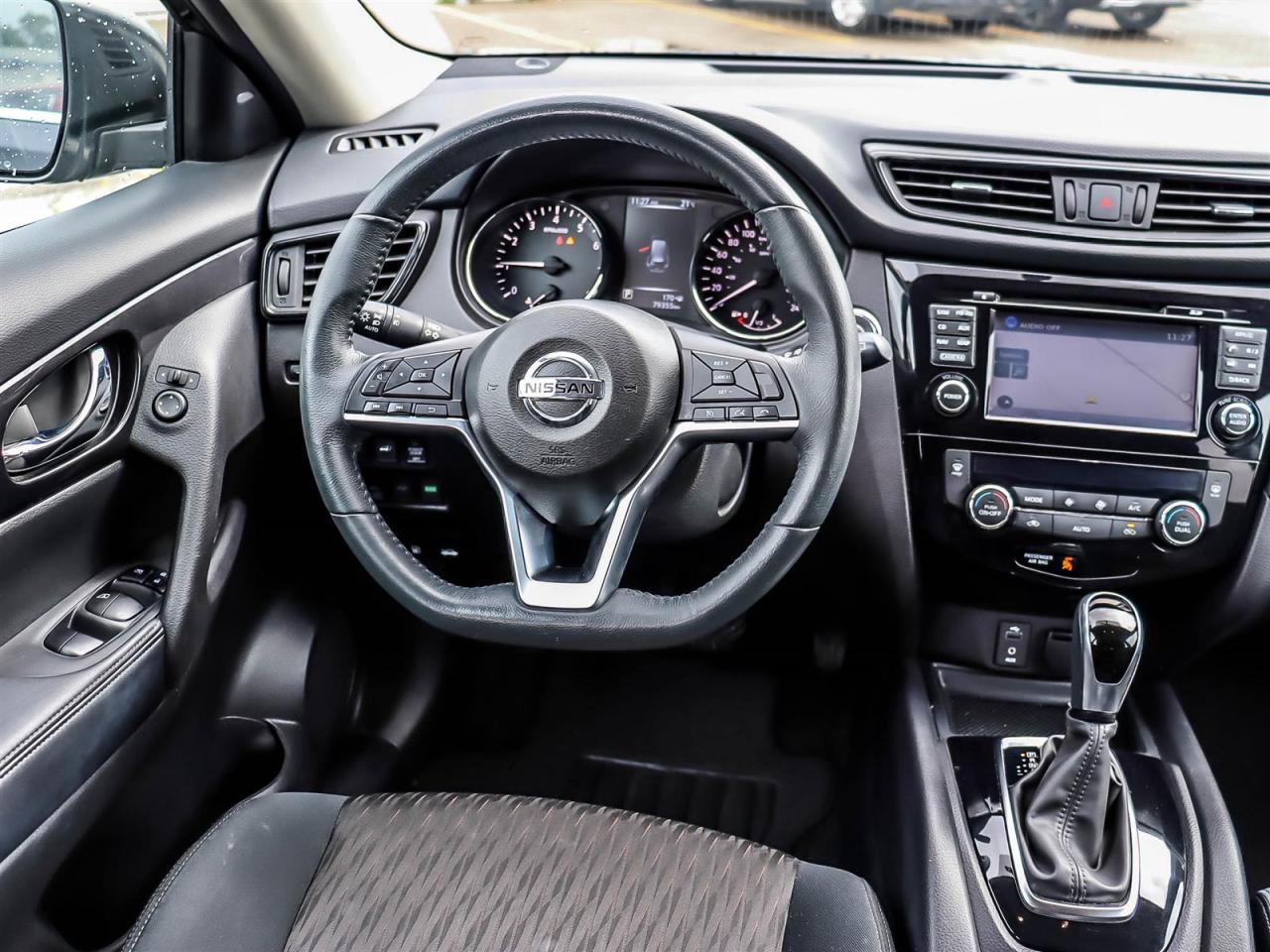 2017 Nissan Rogue SV AWD CVT Photo