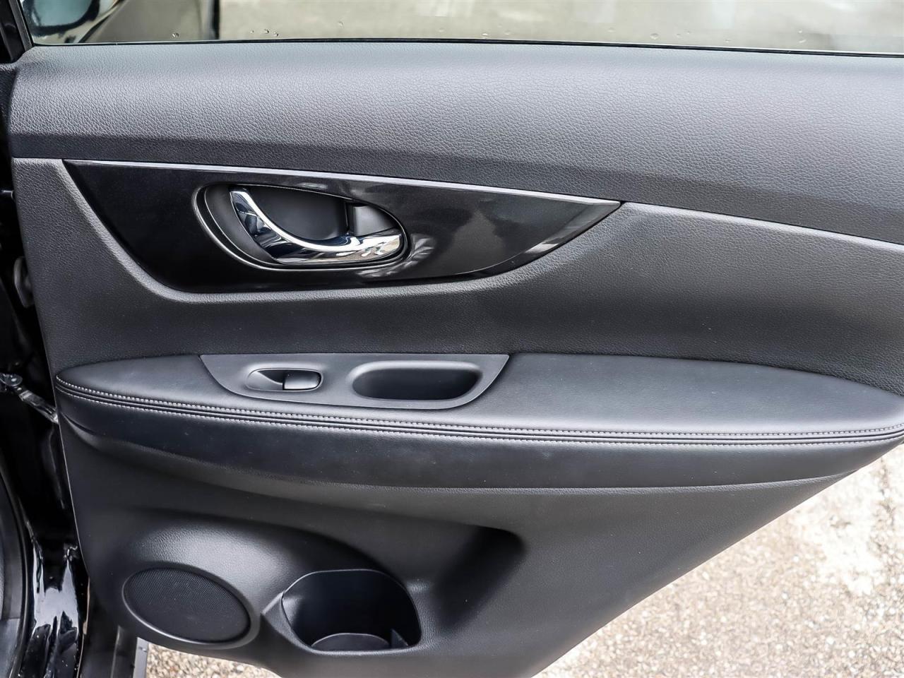 2017 Nissan Rogue SV AWD CVT Photo