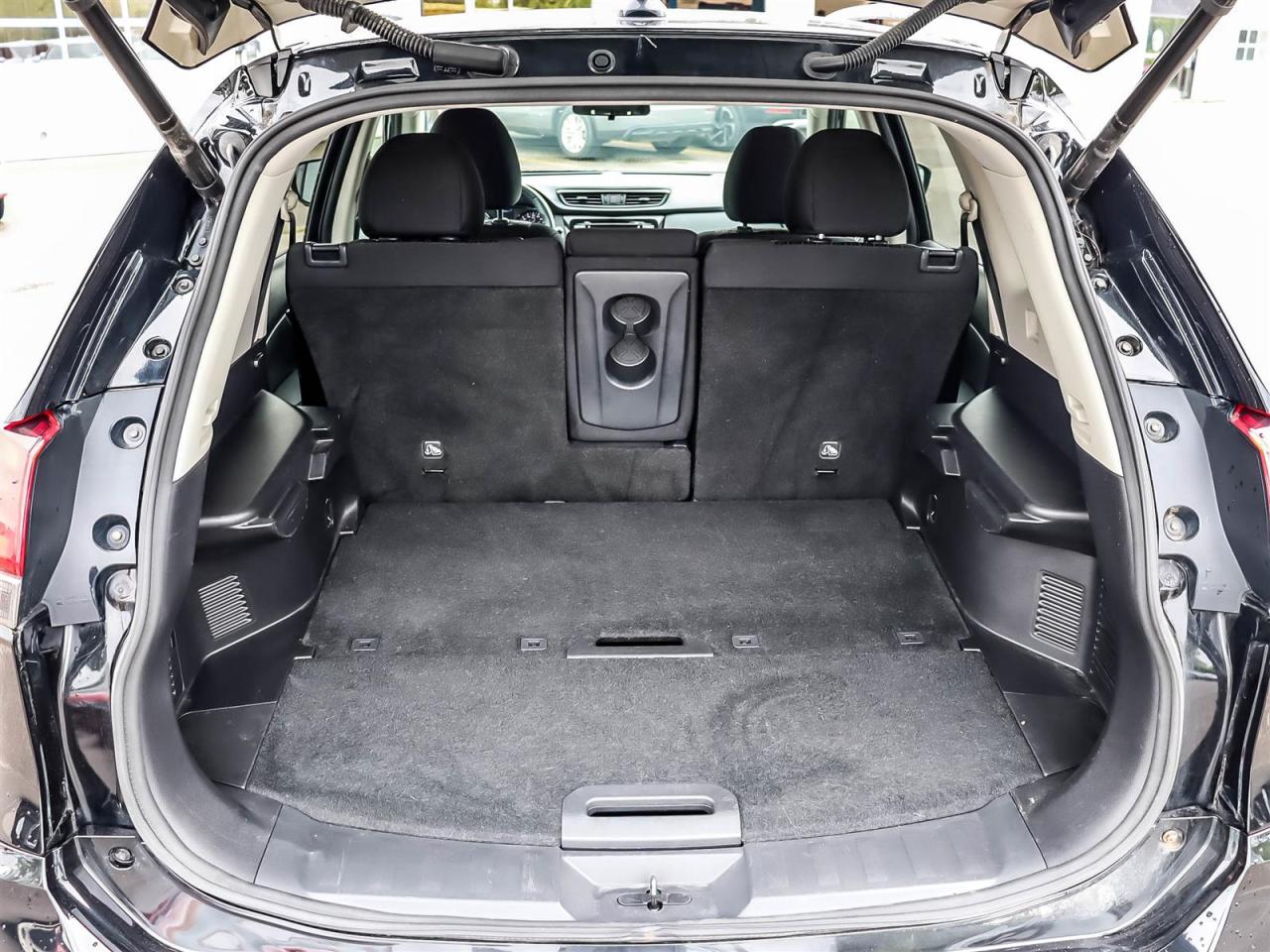 2017 Nissan Rogue SV AWD CVT Photo