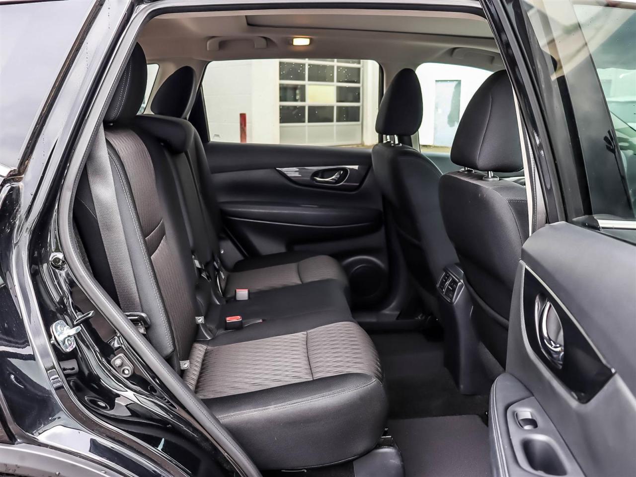 2017 Nissan Rogue SV AWD CVT Photo